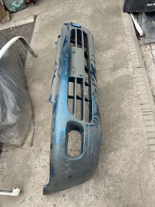 Бампер Mitsubishi Colt 1992