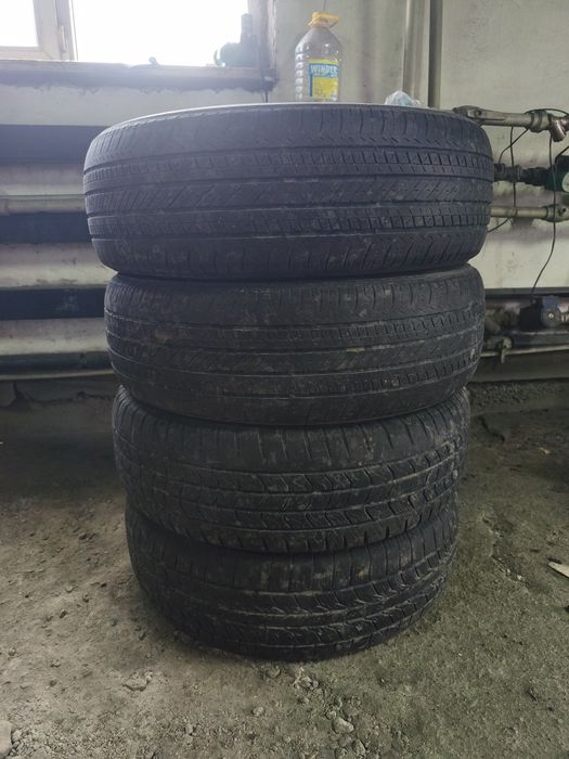 Продам летние резины 235/65/R18 на кроссовер