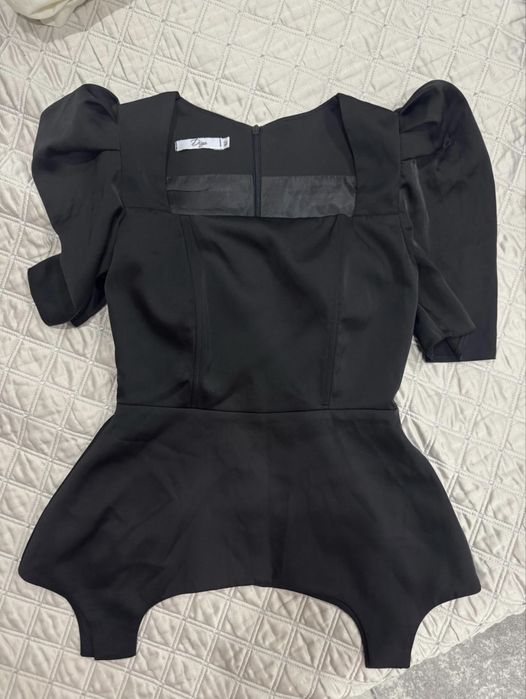 Черная блузка-корсет