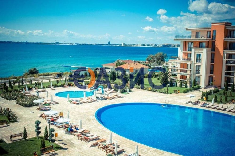 Продава се Тристаен апартамент в Свети Влас - 106 кв.м за 1042 €/кв.м - Снимка #1