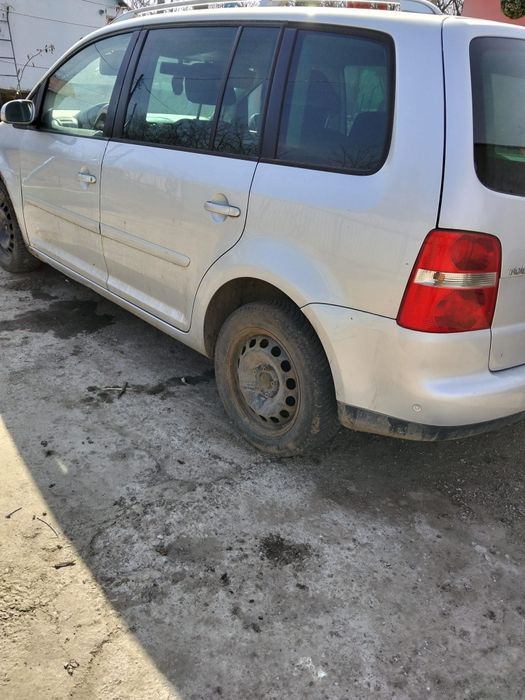 De vânzare vw touran 2.0 tdi 7 locuri 136cp AZV  an 2004