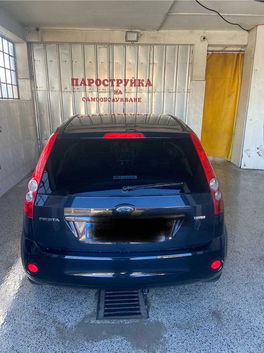 Продавам много запазен автомобил