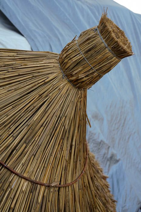 Umbrele din stuf cu cadru metalic