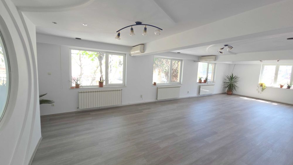 Inchiriez Spatiu zona linistita.