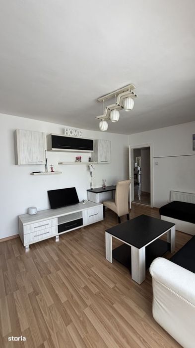 Apartament 2 camere, decomandat, dubla orientare, etaj 1, zona Nord — fotografia 1