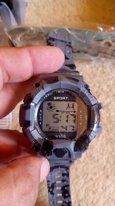 ДЕШЕВО СКИДКА..часы модные электронные со скидкой