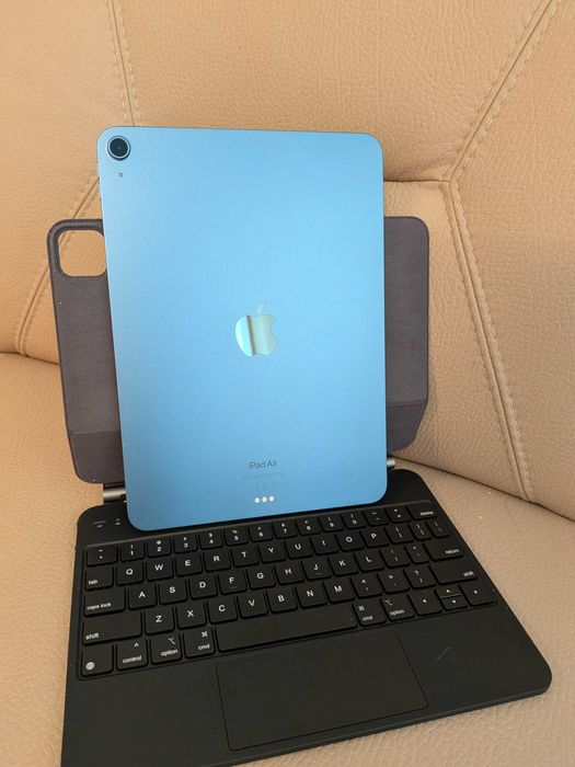 Apple, iPad Air 5 М1 10.9" 5th Gen Wifi 64 GB + Keyboard