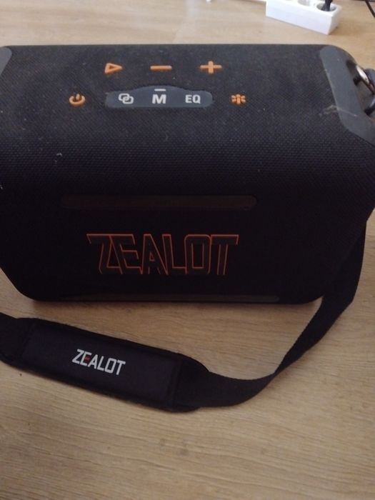 Boxa Zealot functionala 200 de lei