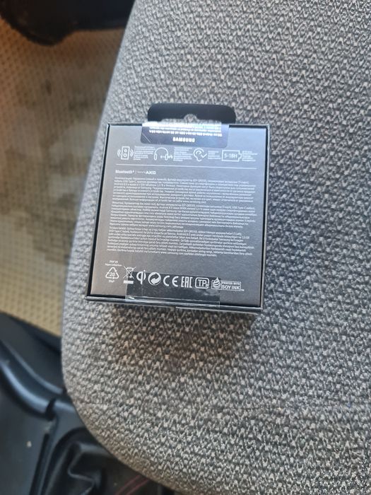 Продам наушник новый