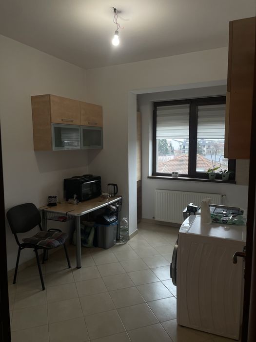 Inchiriez apartament 3 camere zona Bucurestii Noi centrala proprie