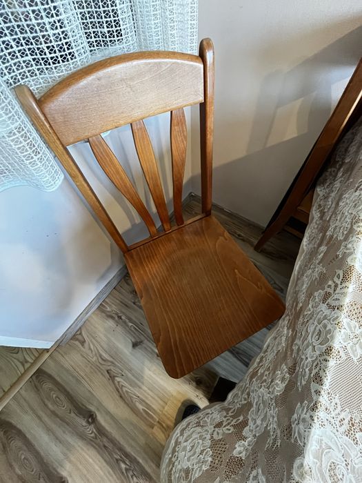 Маса с четири стола