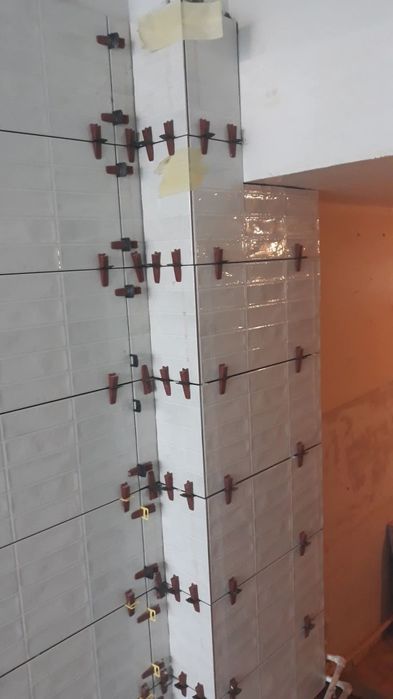 Renovări complete | Gresie, faianță, glet | Izolații profesionale

Descriere: