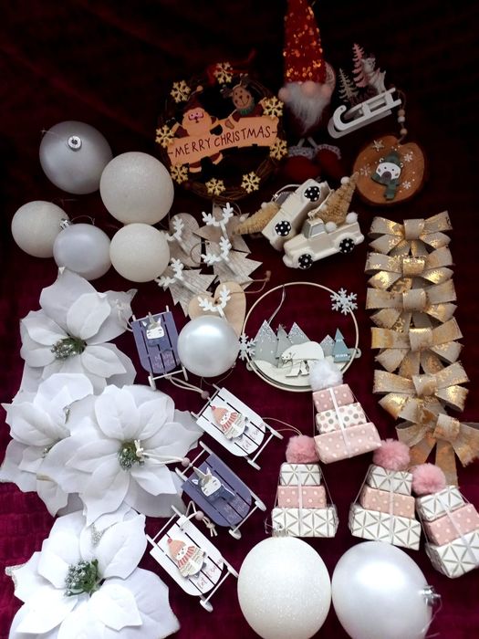 Brad artificial de craciun si decoratiuni