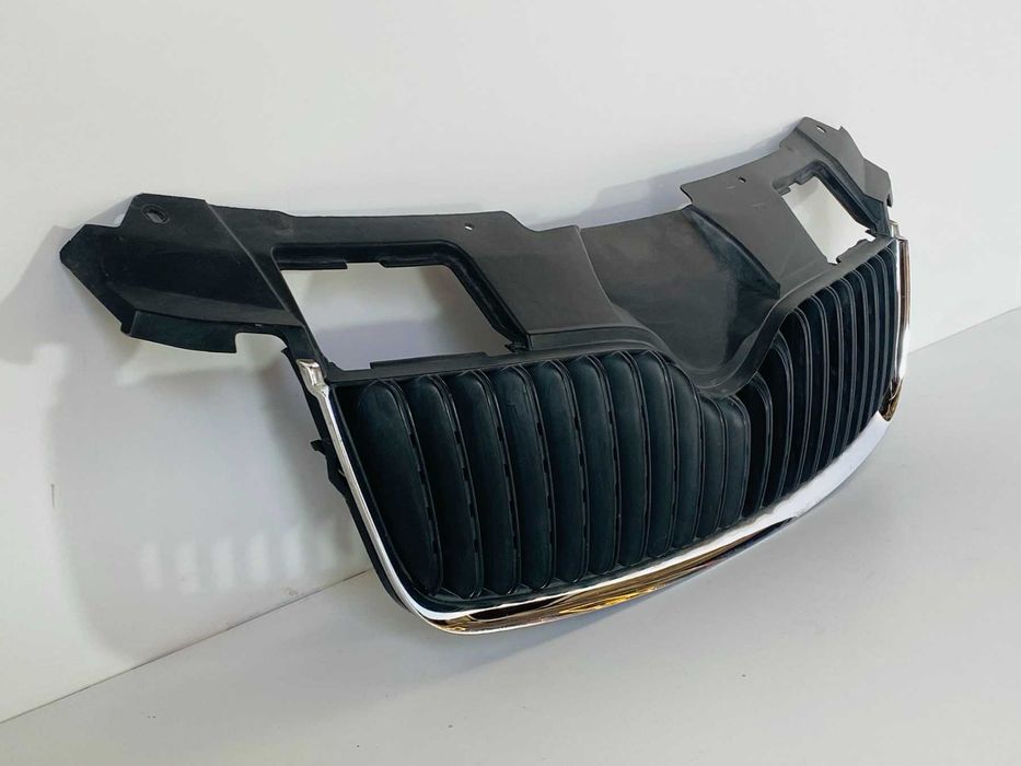 решетка радиаторна Skoda Roomster 2006-2011 г. #1049V