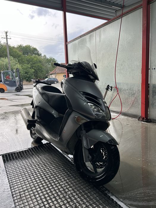 Scuter aprilia leonardo