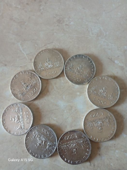 Vand monezi în stare foarte buna