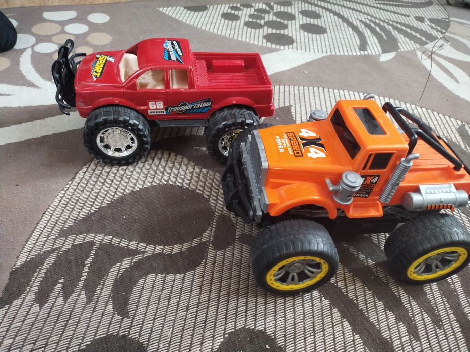 Продам машинки джип