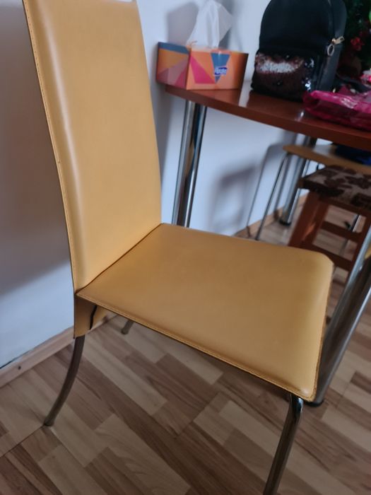 Vând 2 scaune piele