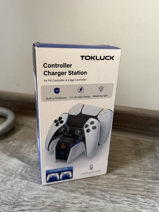 Stație încărcare TOKLUCK pentru 2 controllere PS5 DualSense / Edge – Nouă