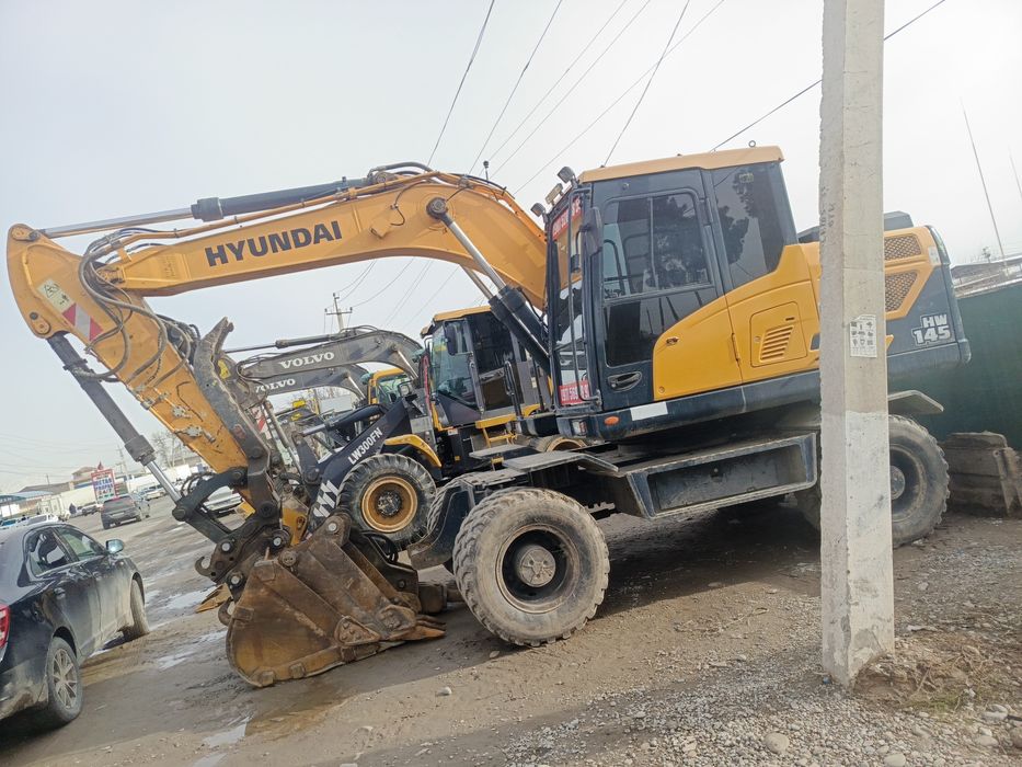 Ekskavator xizmati adboynik transha katlavan eski qurilishlarni buzish