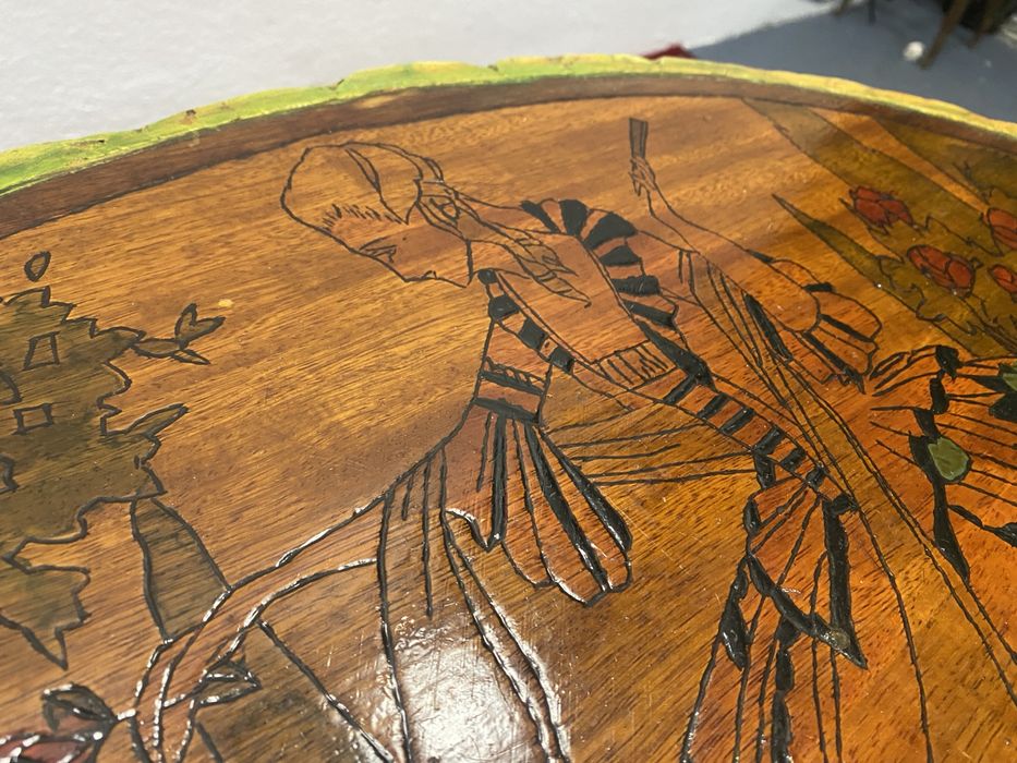 Стара авторска маса с подпис на художника