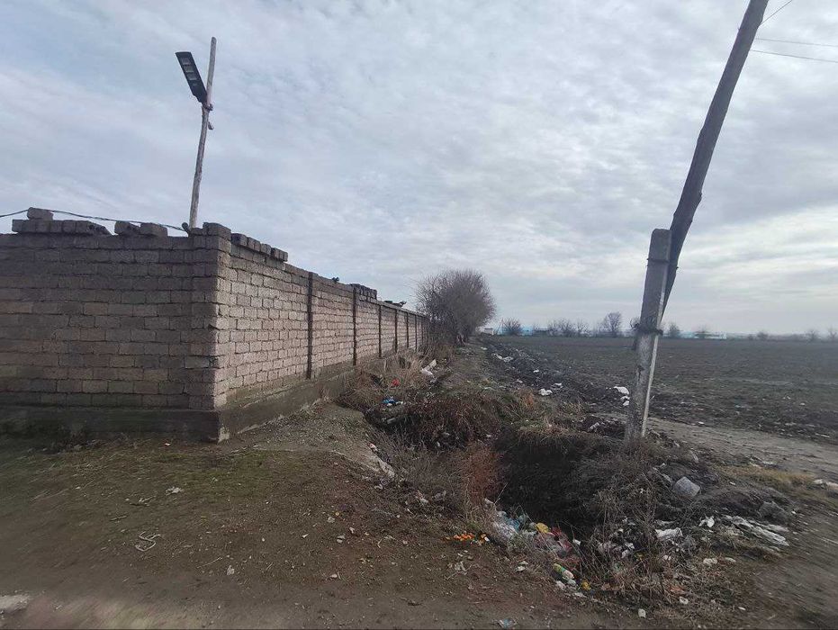 45 сотих ер Шлакаблок цех офислари бн.   нархи 5900  сотихи