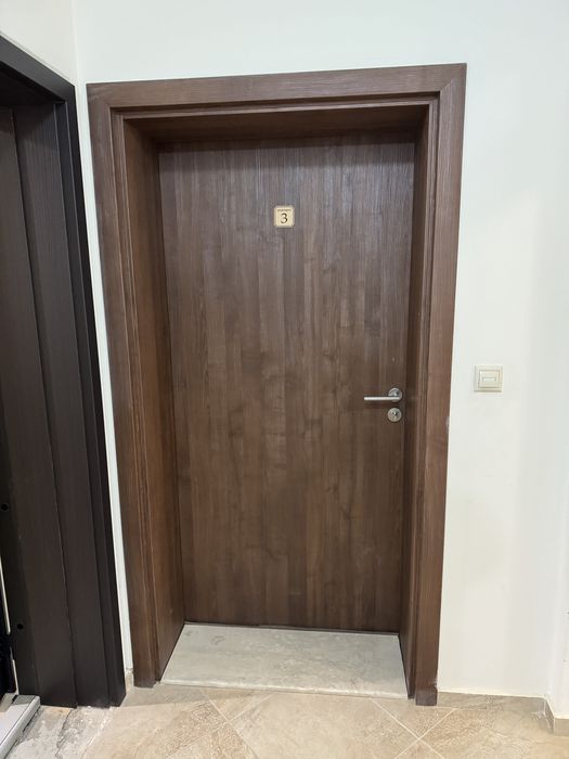 Продавам крило на врата град Варна