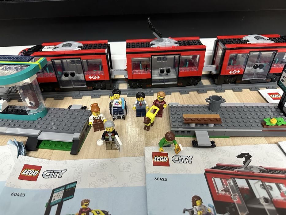 Lego City Statie si tramvai in centrul orasului 60423