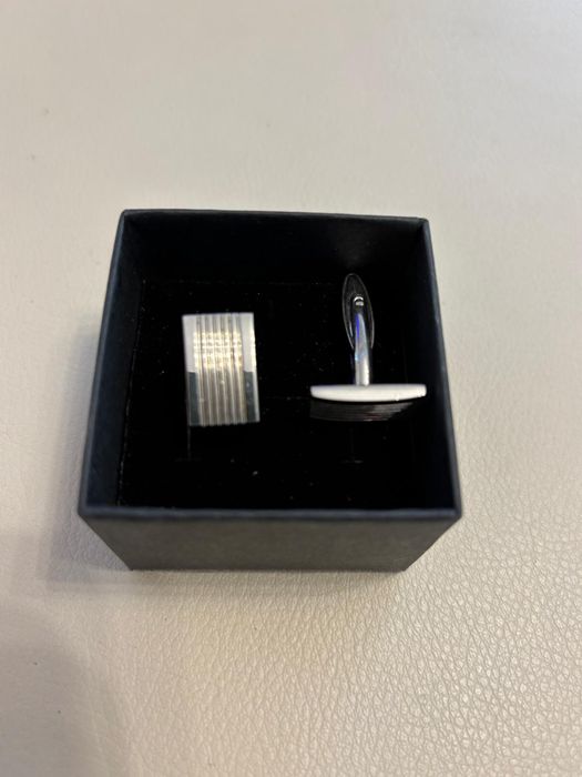 Butoni barbatesti argintii - impecabili