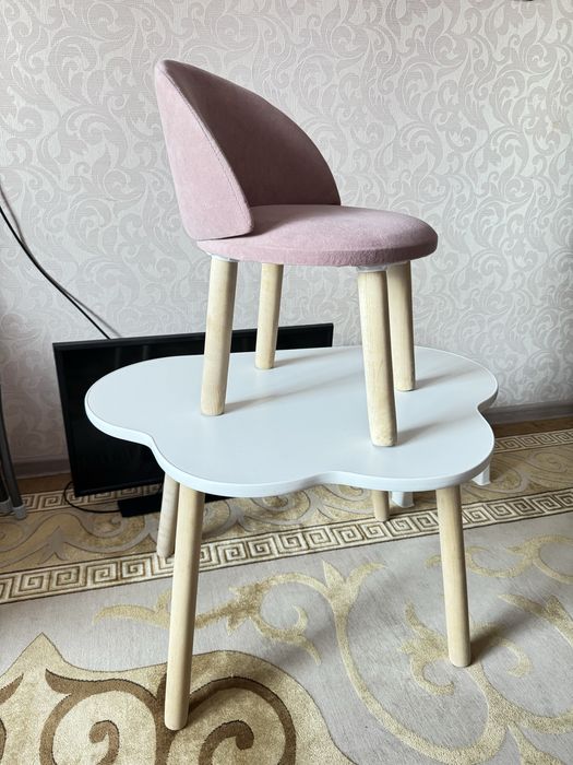 Детский стульчик со столиком