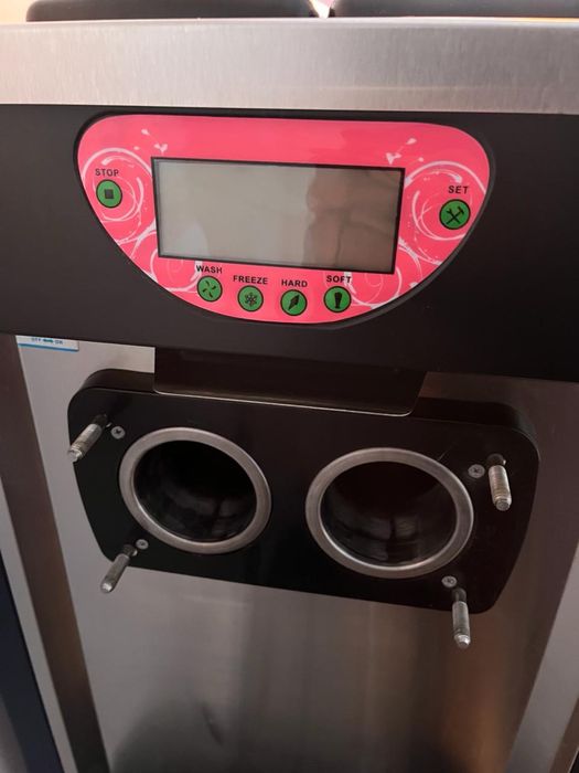 Продам киоск с аппаратом для мороженого