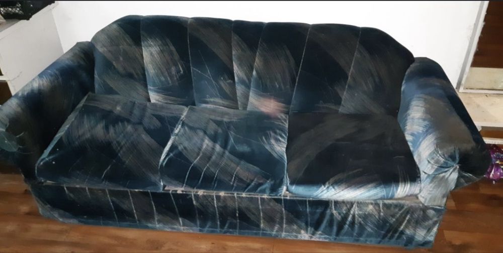 Диван и кресло отдаю кому надо