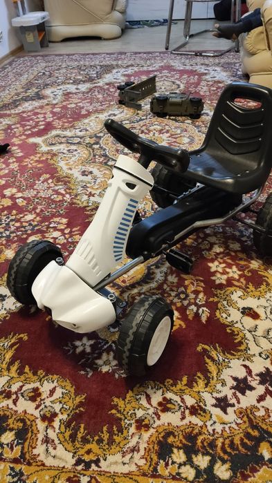 Kart cu pedale pentru copii