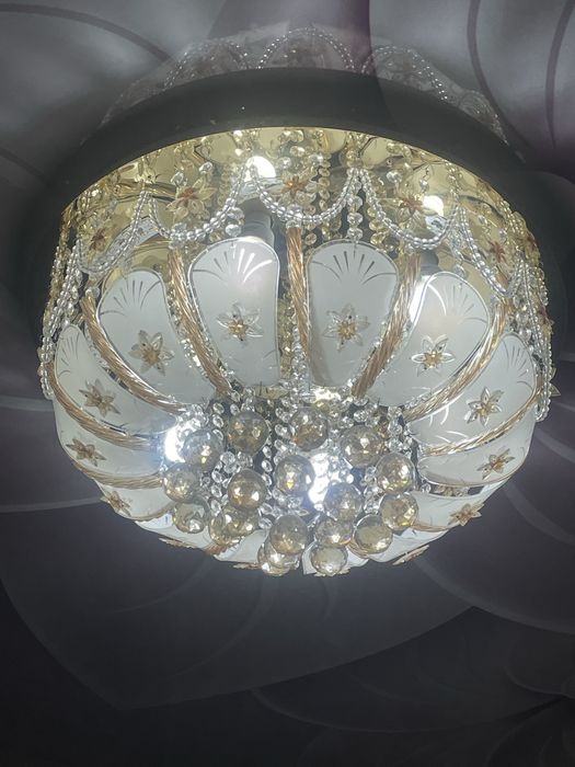 Продам Люстру в рабочем состояние