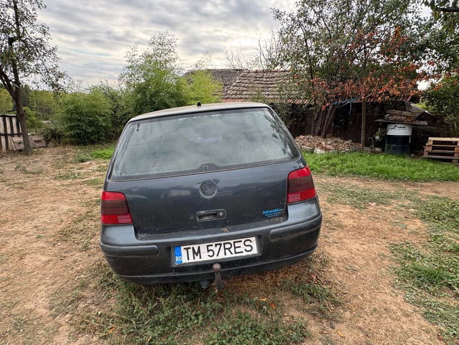 Vând golf 4, 1.6 benzină + gpl, nu pornește