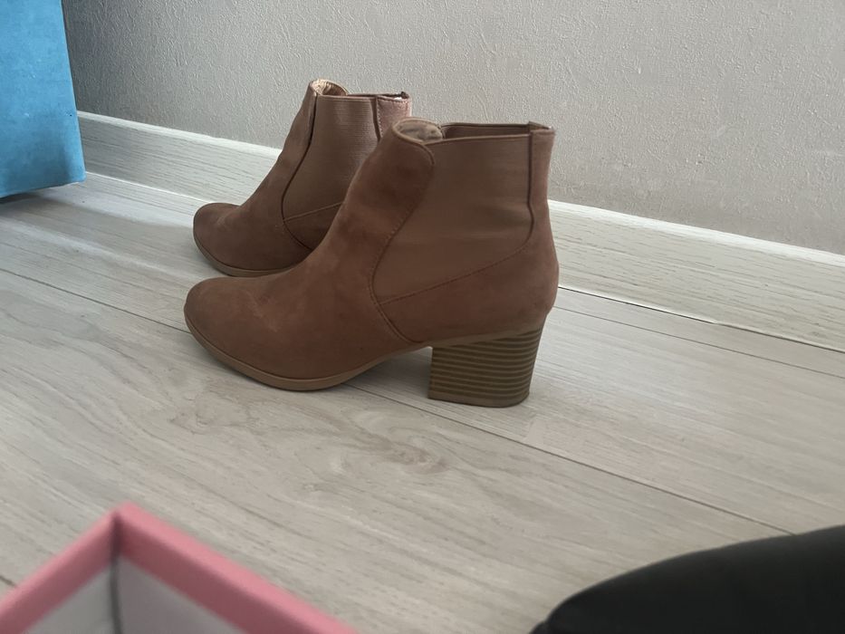 Продам обувь: ботильоны и босоножки