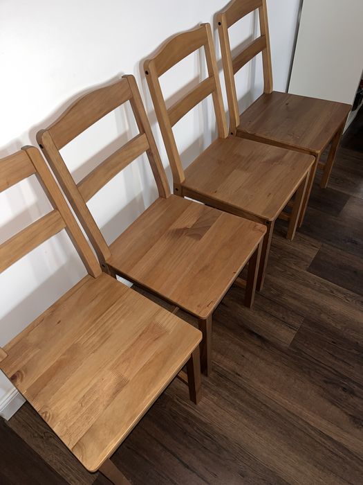 Vand 4 scaune lemn
