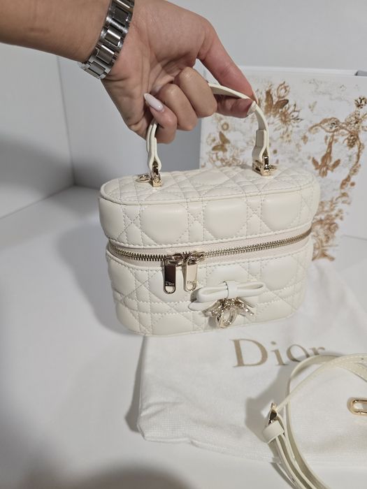 Налична чанта Dior Dioramour лате