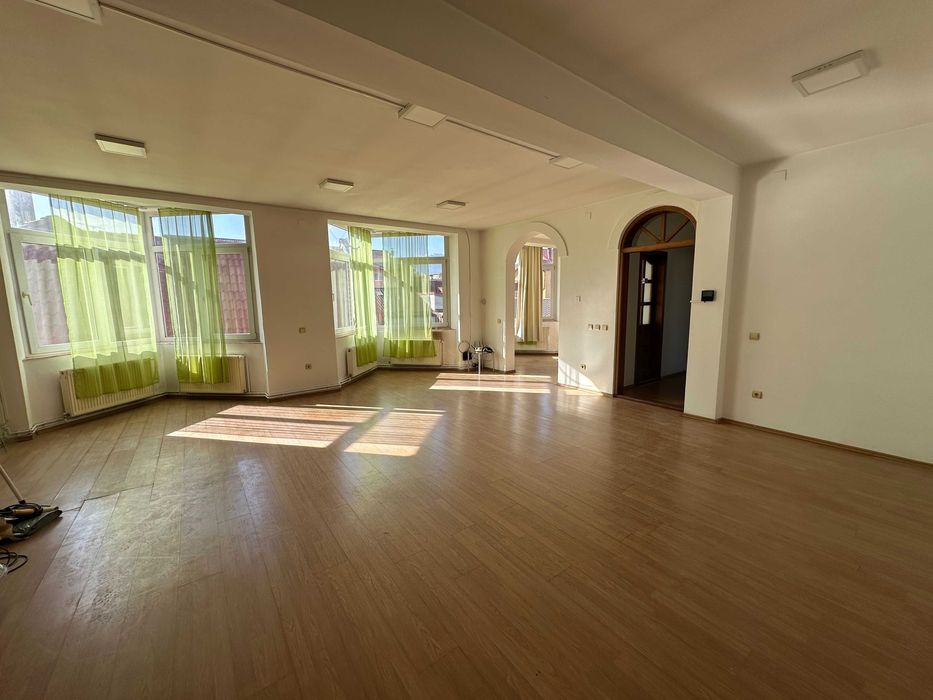 Spațiu comercial de închiriat – ideal pentru activități medicale, birouri sau salon înfrumusețare – zona Astra