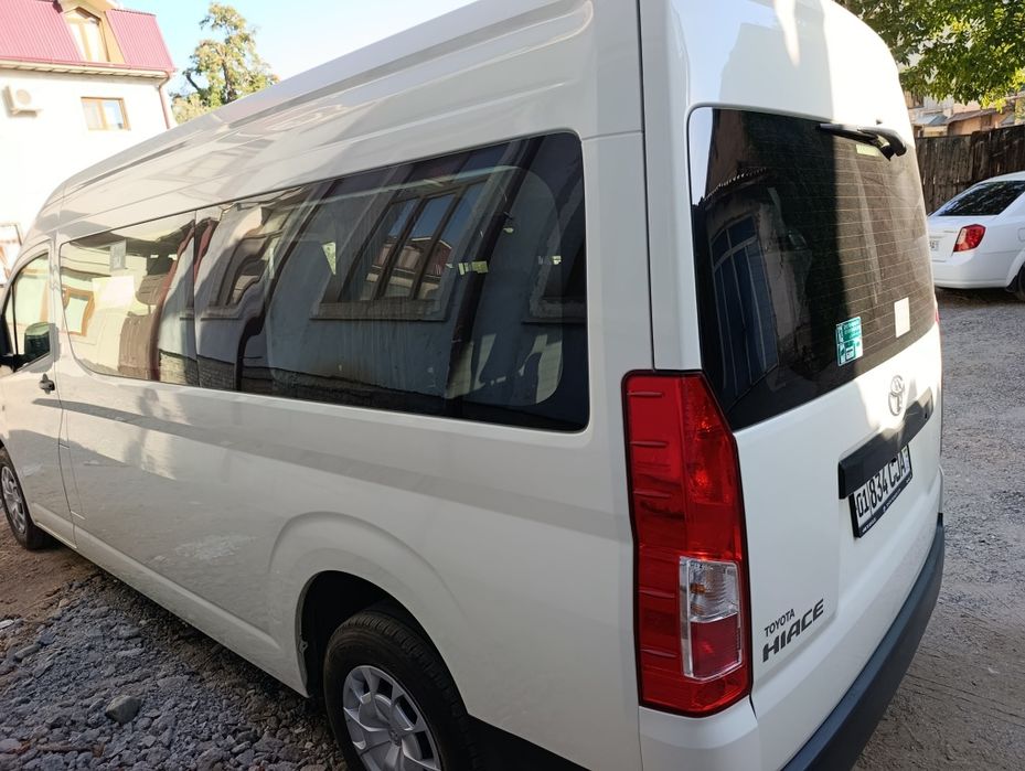 Microavtobus Toyota HiAce микроавтобус