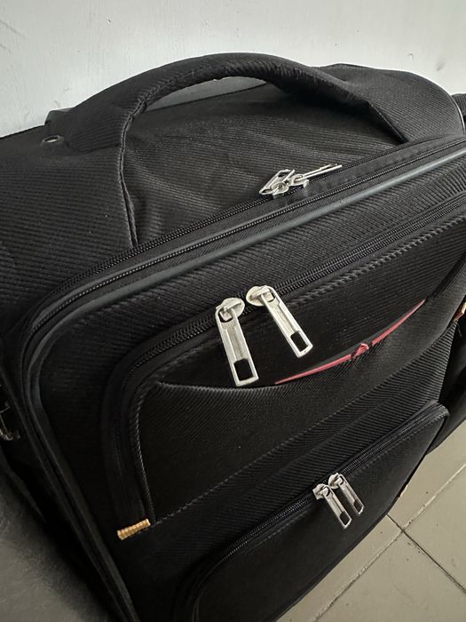 Продам чемоданы M,S(цена за два чемодана)