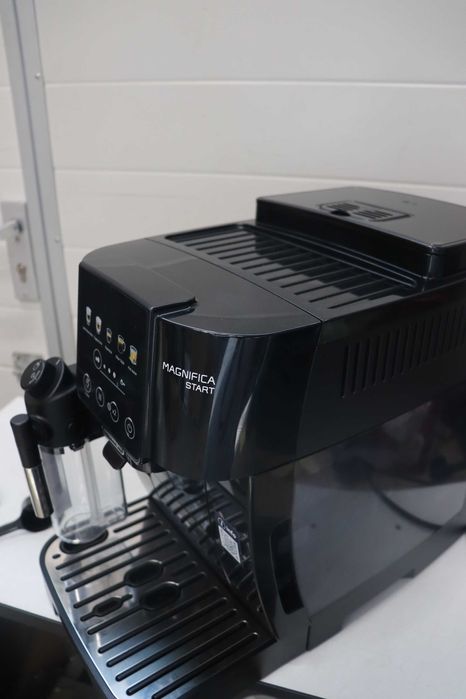 Кафеавтомат Delonghi Magnifica Start ECAM220.91.B с LatteCrema