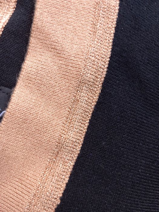 Еластична, плътна рокля