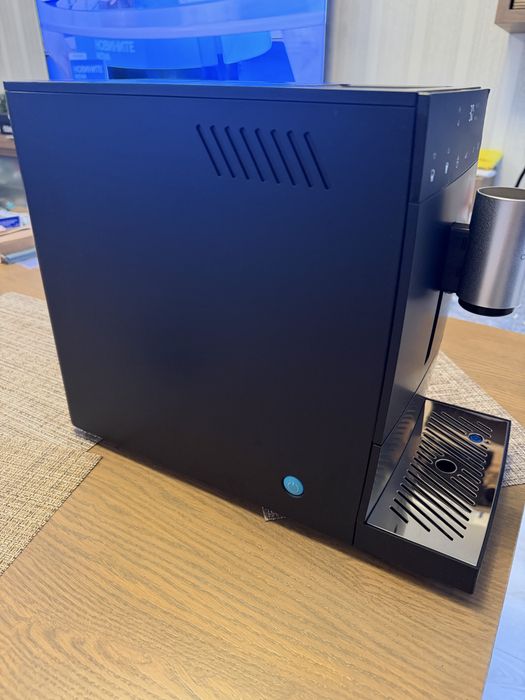Cecotec Cremmaet Compact – компактна автоматична кафемашина за кафе на зърна