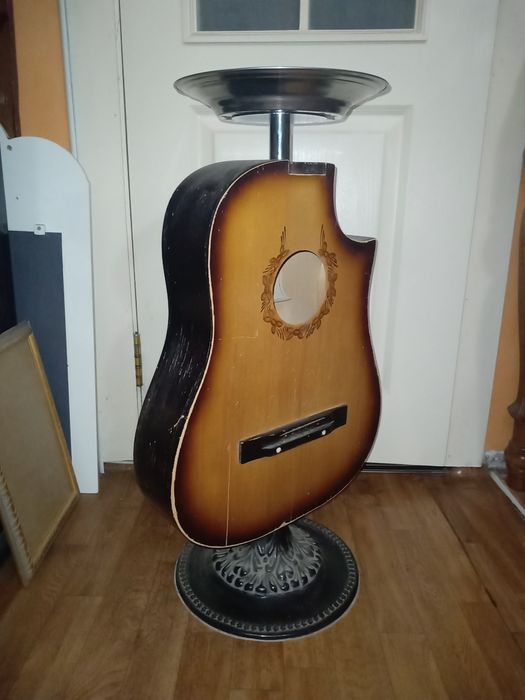 Крутой винтажный столик