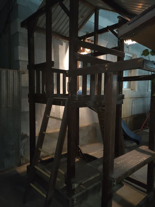 Детский игровой домик с горкам