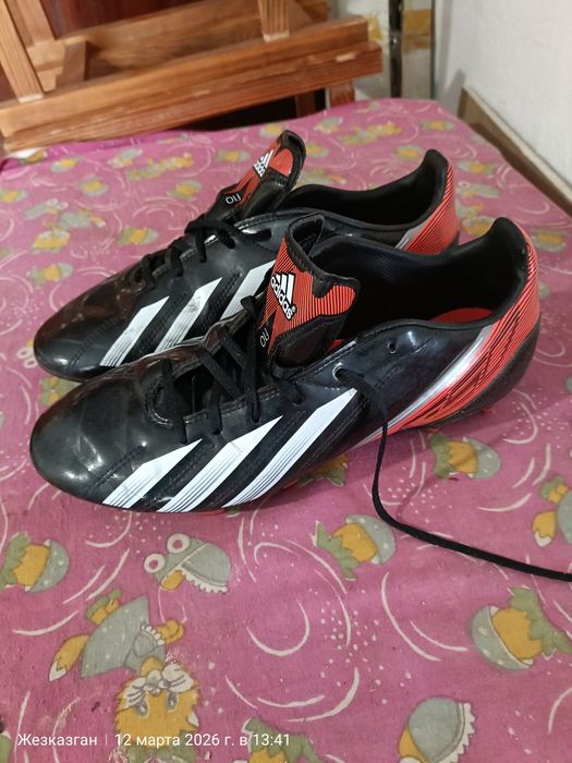 Футбольные бутсы