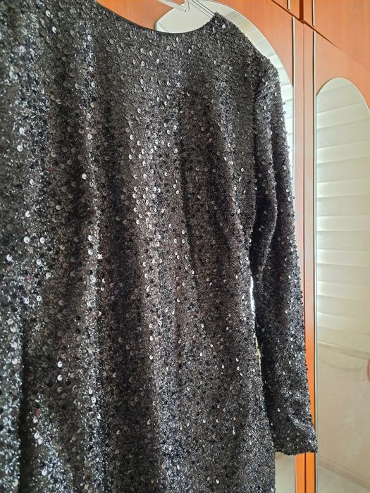 Черна      рокля