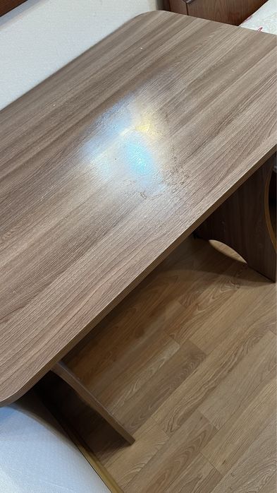 Стол в отличном состоянии