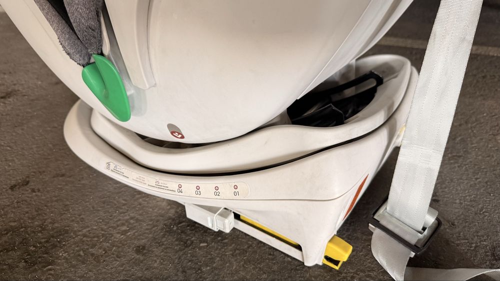 Детско столче за кола 9/36 с въртящ механизъм